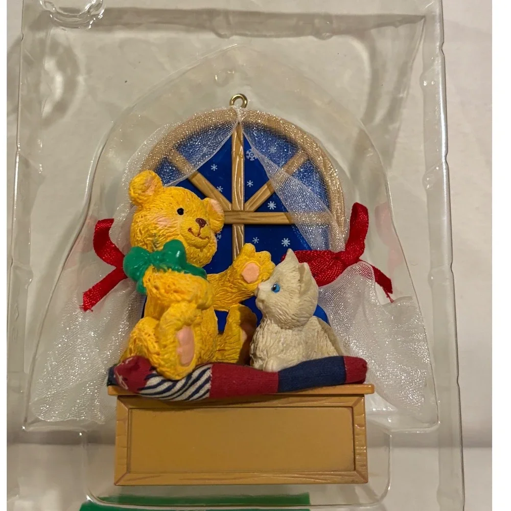 Carlton Card Heirloom Collection Caregiver Ornament 1998 Bear Cat 10 Anniversary